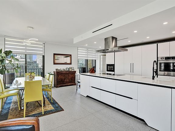 3rd image of 520 Brickell Key Dr APT A1015