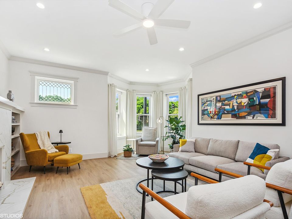 1st image of 2956 W Logan Blvd APT 1