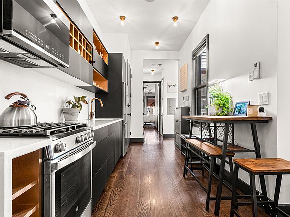 3rd image of 43 Thorne St APT 3L