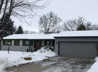 1104 W River Dr, Mankato, MN 56001