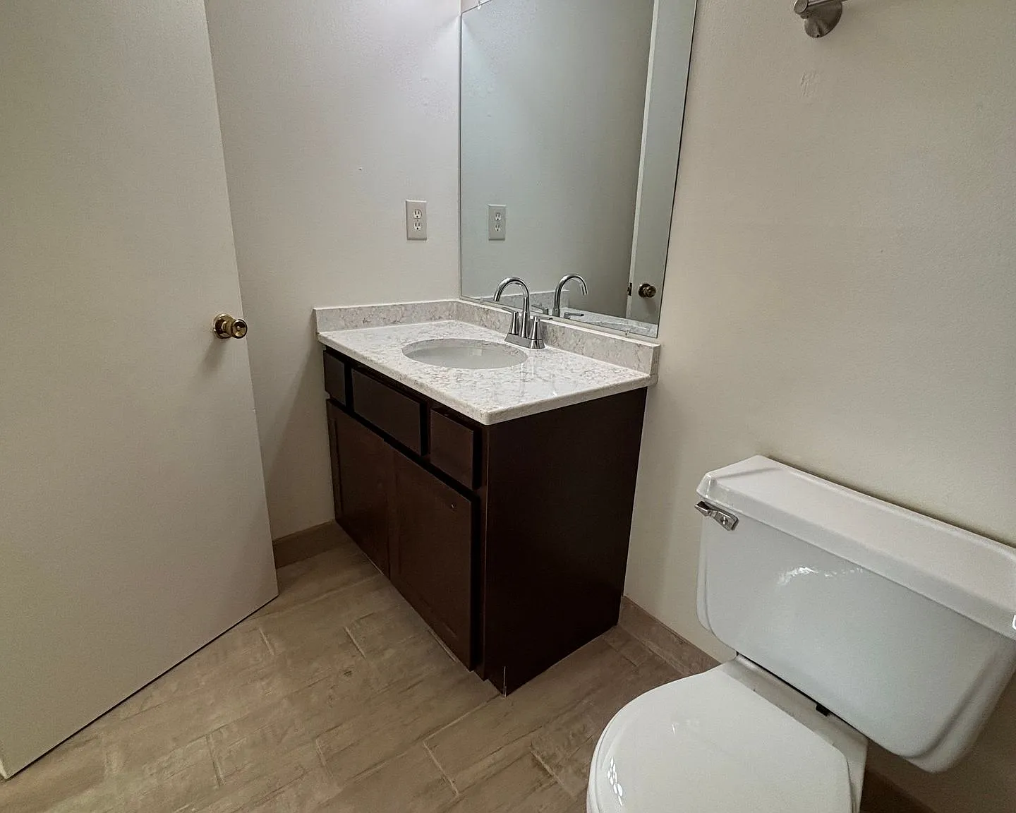 3 bed, 1250 sqft, $1,950 — Photo 2