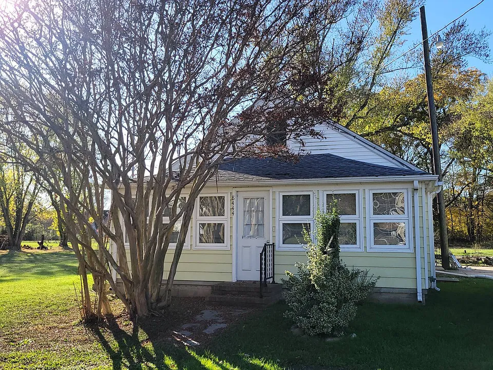 8444 Hickman Rd