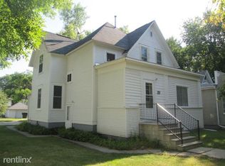 422 N 7th St, Grand Forks, ND 58203