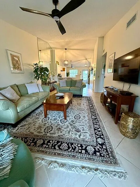 2 bed, 2.0 bath, 1178 sqft, $4,000 — Photo 2