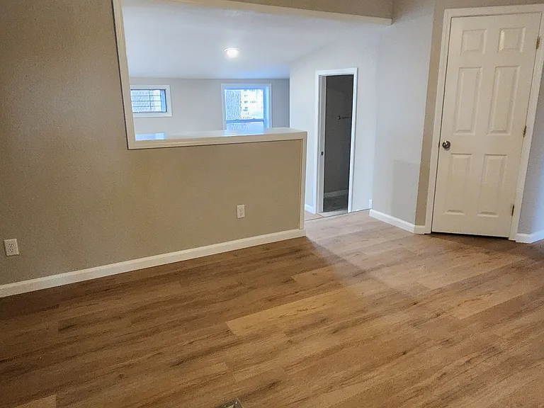 Lakefront Apartments — Photo 54