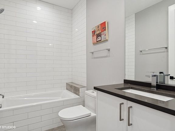 4th image of 2423 W Fullerton Ave #3-G