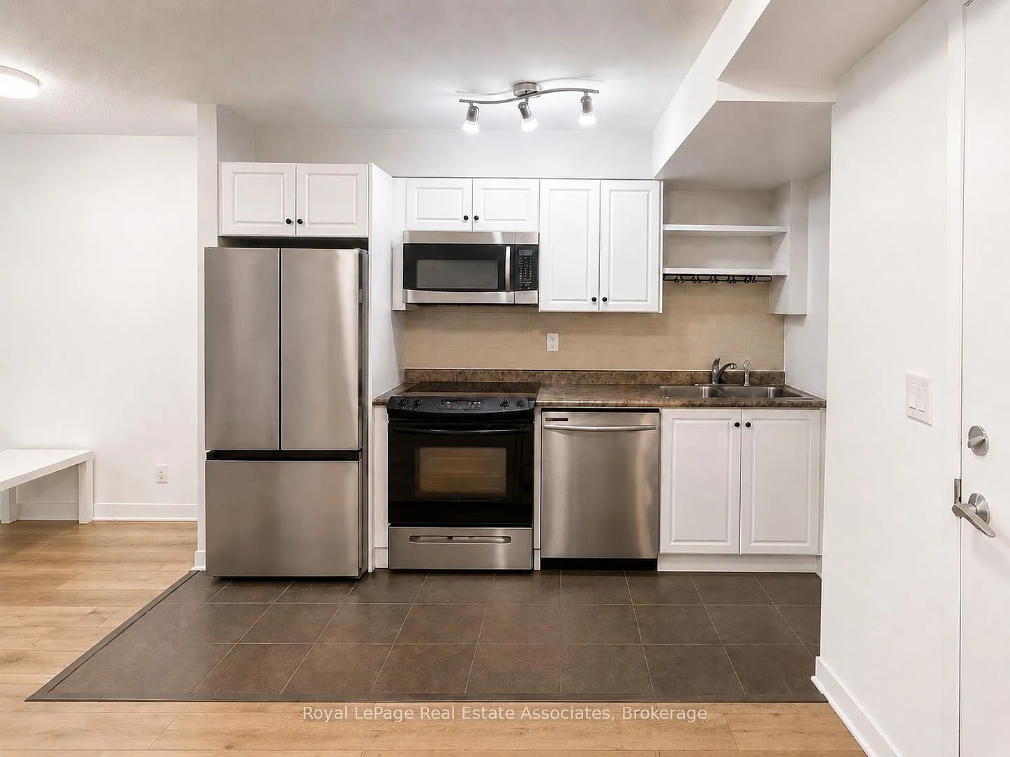 Malibu Condos — Photo 2