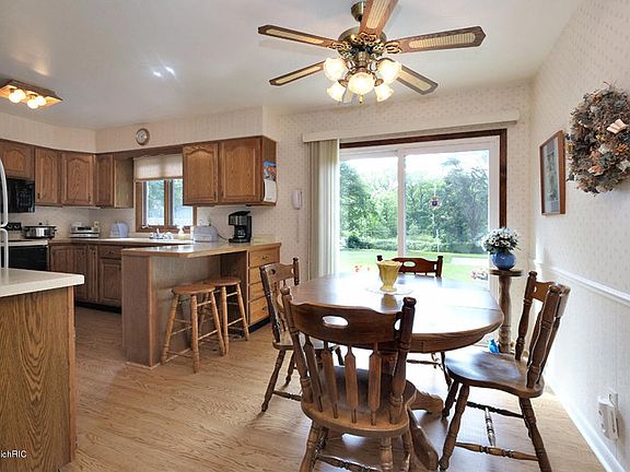 5th image of 528 Streamside Dr