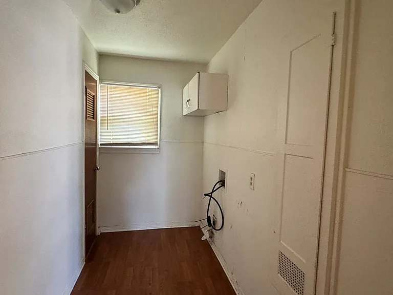 1206 E 11th Pl — Photo 17