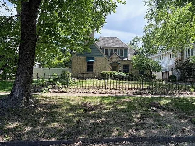Building Photo - 712 S 6th St