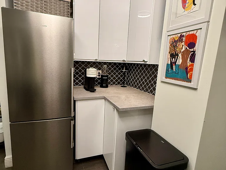 701 Mirror Lake Dr N #215 — Photo 14