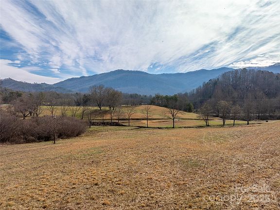 2nd image of 198 Sunny View Dr