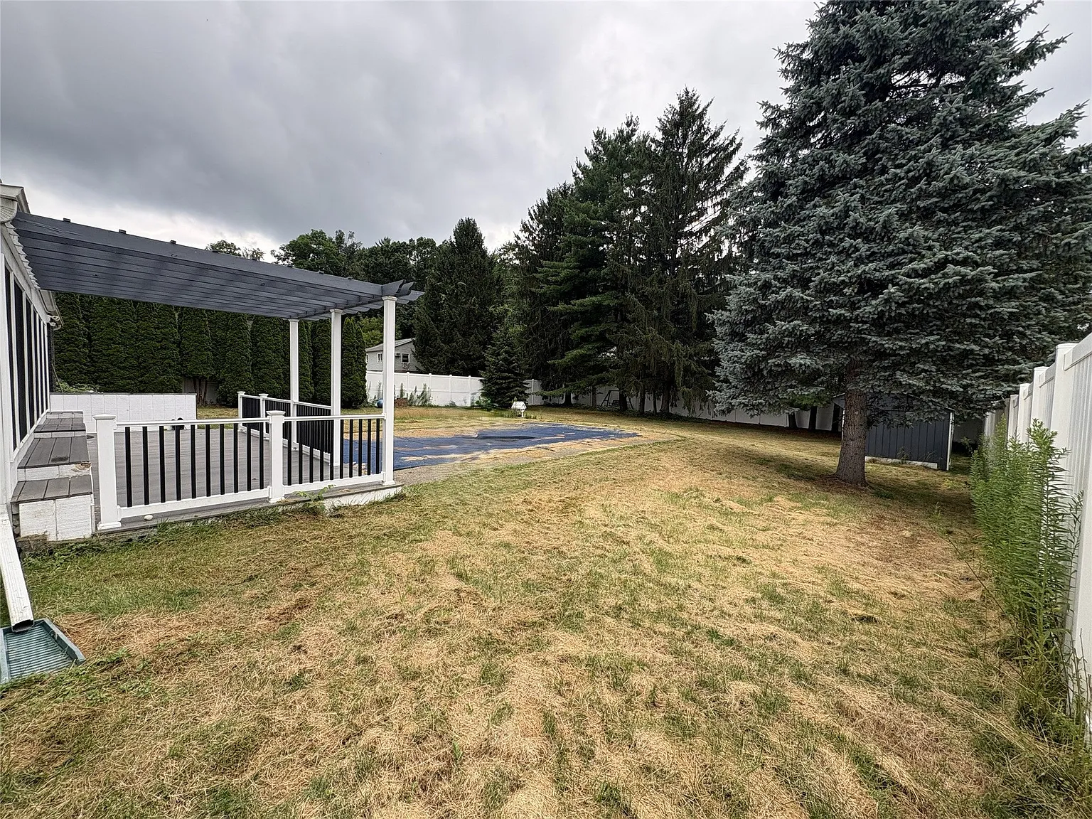 3 bed, 2.0 bath, 2520 sqft, $3,000 — Photo 3