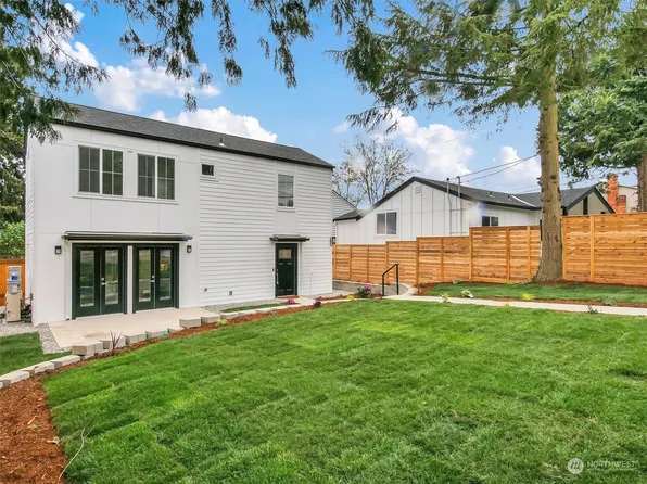 305 NE 115TH Street, Seattle, WA 98125