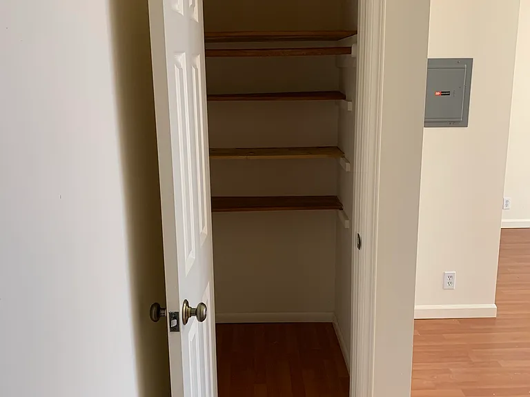 5600 University Way NE — Photo 8