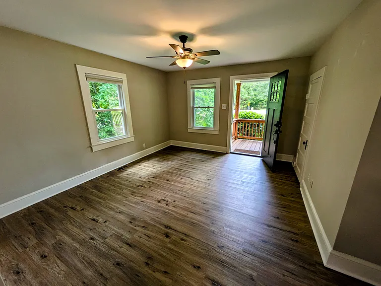 123 W Marion Rd — Photo 2
