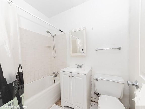 4th image of 3839 N Greenview Ave #721