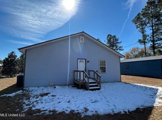 115 Pearson Ln, Lucedale, MS 39452