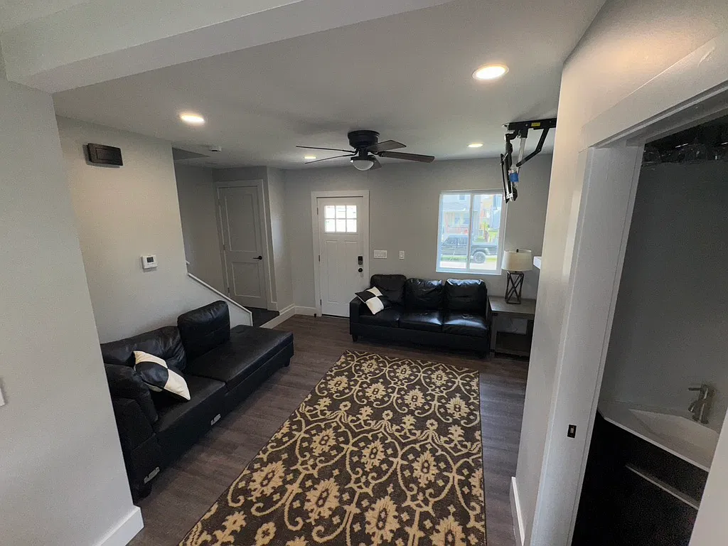 2 bed, 1.5 bath, 900 sqft, $1,500 — Photo 4