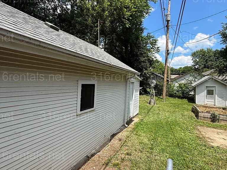 1012 W Ash Ave — Photo 11