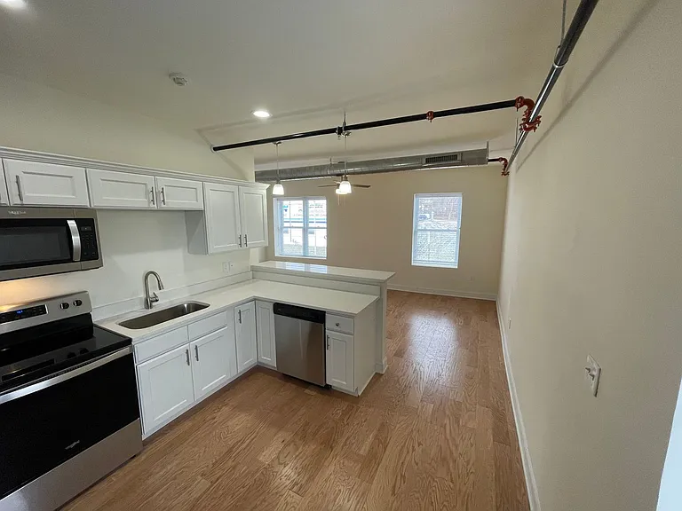 883 Broadway — Photo 7