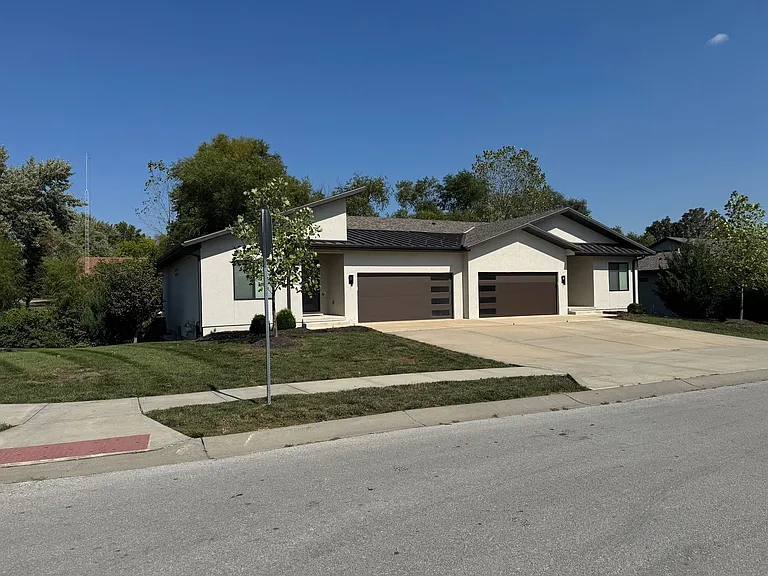 109 & 111 E Pine St — Photo 1