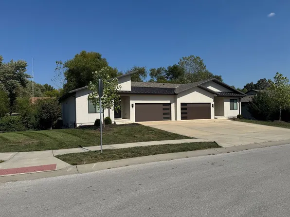 109 & 111 E Pine St, Raymore, MO 64083