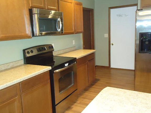 3rd image of 185 E Plaza Park