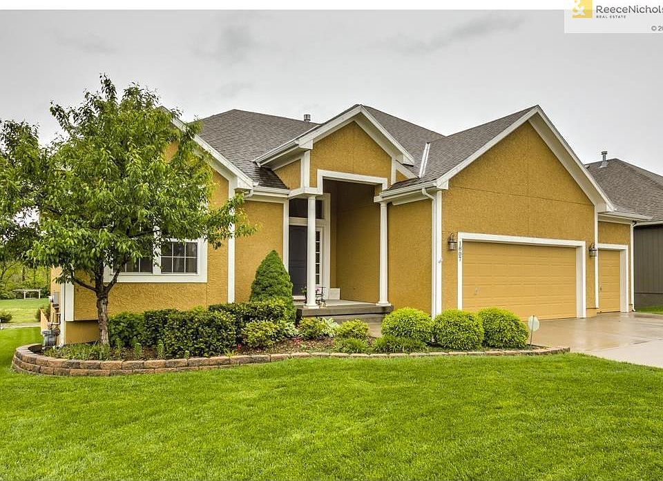 Gorgeous Landscaping and 3 car garage!