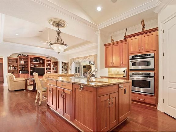 4th image of 8050 Whitford Ct