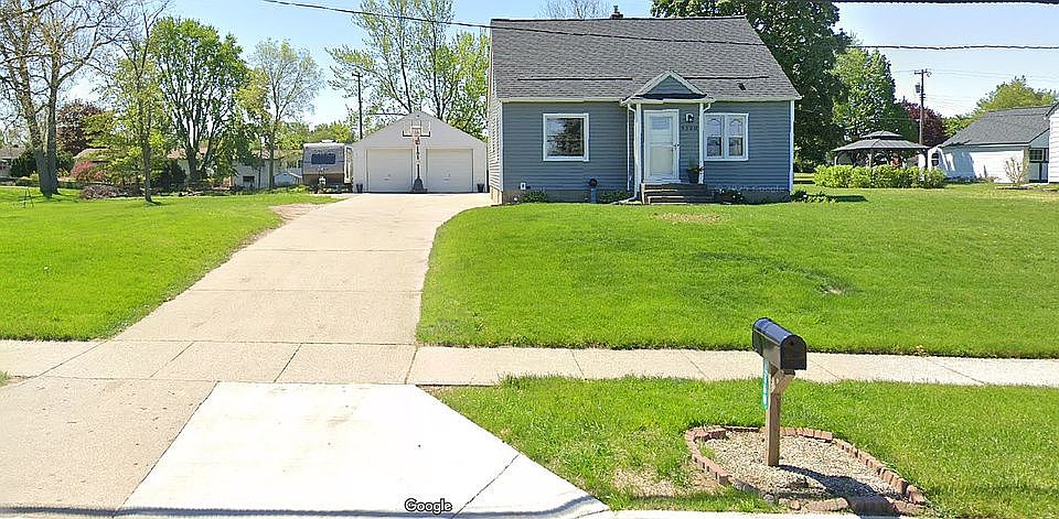 2nd image of 4550 36th St SW