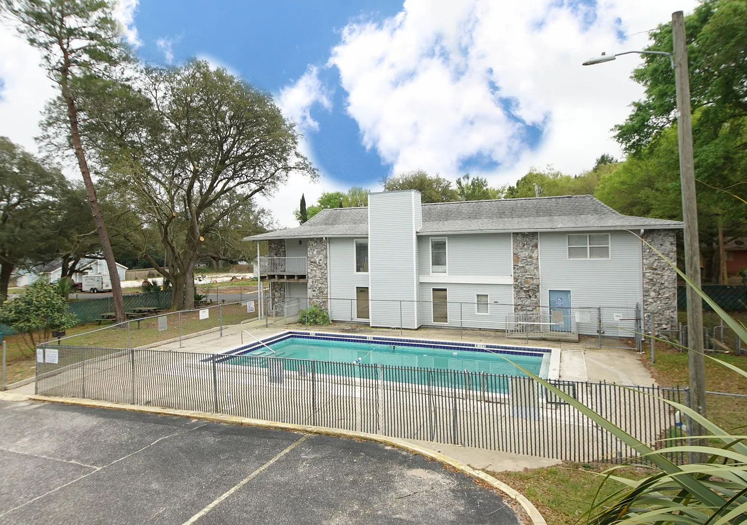 Cozy One Bedroom in Central Niceville — Photo 3