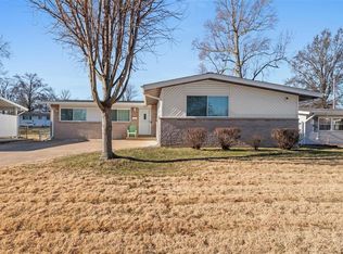 850 Gonzaga Ln, Florissant, MO 63031