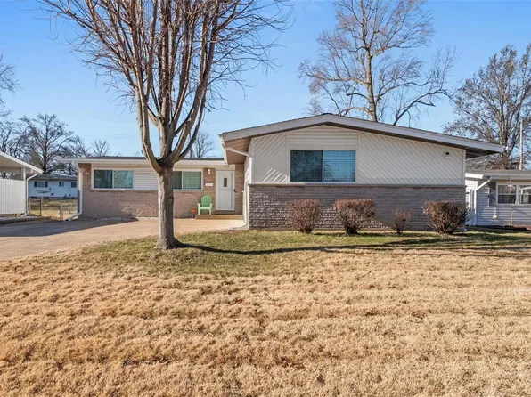 850 Gonzaga Ln, Florissant, MO 63031