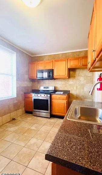 665 Bloomfield Ave #1 — Photo 4