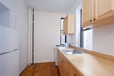 Rented by R New York