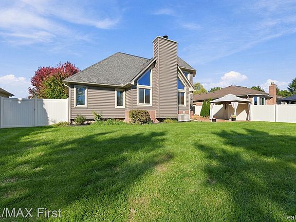 5th image of 52669 Creekside Dr