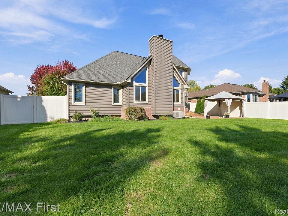 52669 Creekside Dr, photo 5