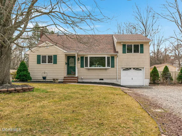 12 Karyn Terrace E, Middletown, NJ 07748