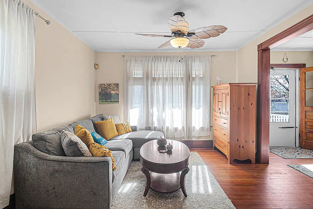 43 Waterbury St — Photo 4