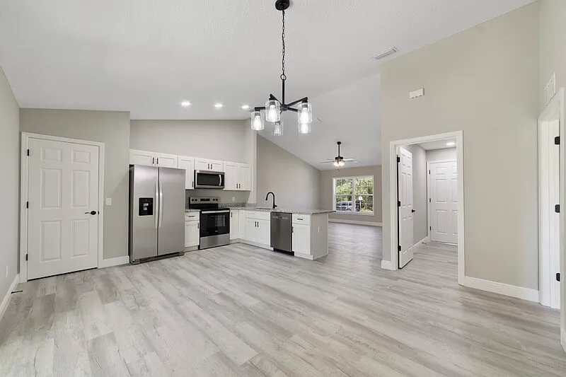 3 bed, 2.0 bath, 1405 sqft, $1,845 — Photo 4