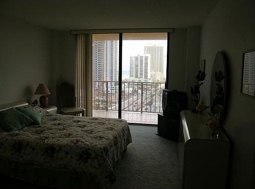 4th image of 210 174th St APT 1701
