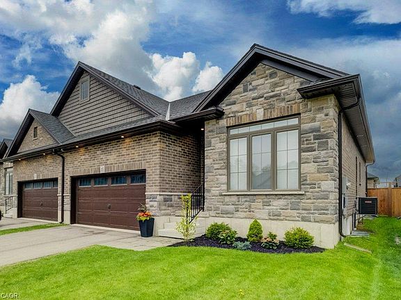 3rd image of 15 Matheson Cres