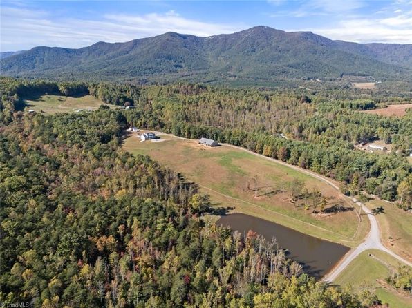204 Violet Ridge Trl, Lowgap, NC 27024