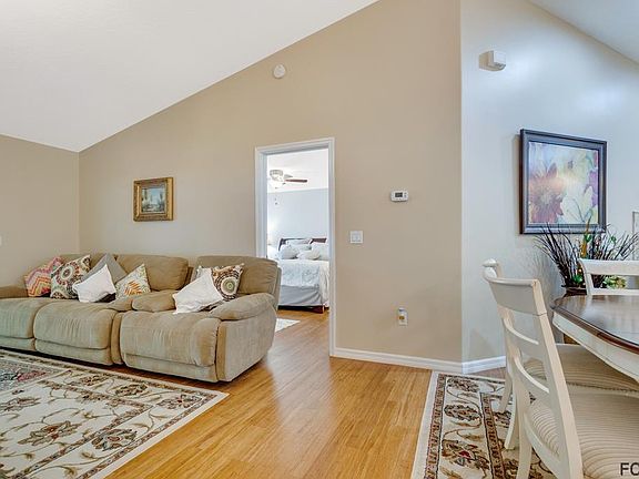 4th image of 102 Presidential Ln