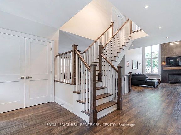 5th image of 2163 Deyncourt Dr