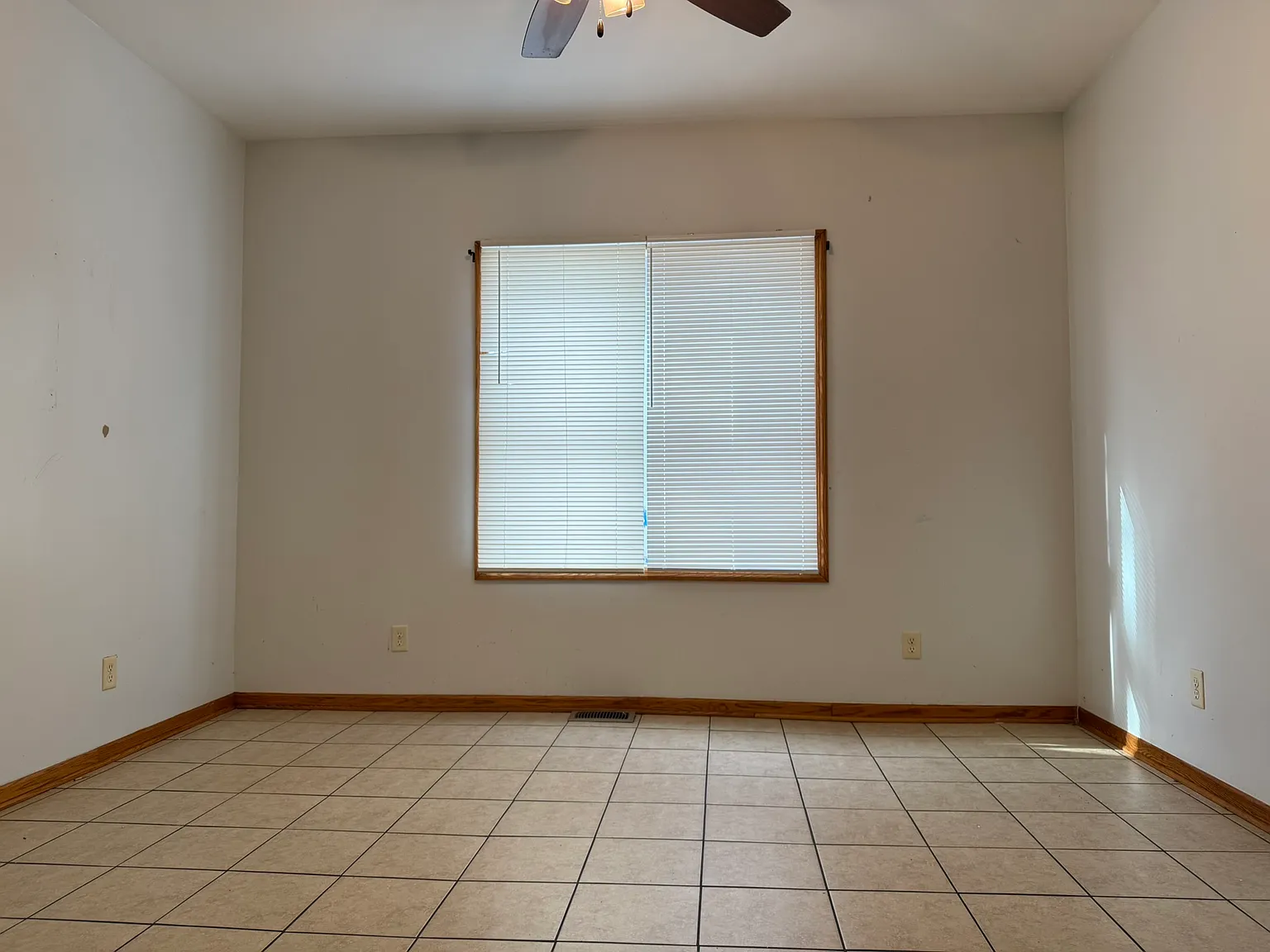 4 bed, 1400 sqft, $1,800 — Photo 3
