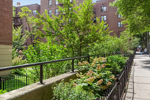 Sold by Level Group | media 14
