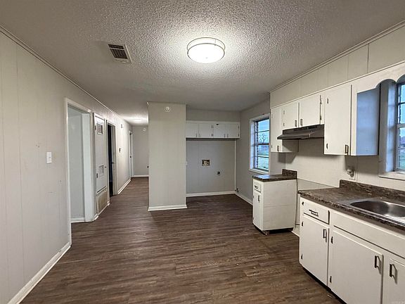 4th image of 212 Fruitwood Dr
