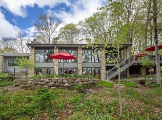 W53N440 Park Cir, Cedarburg, WI 53012